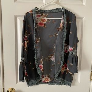 Blue/gray floral top